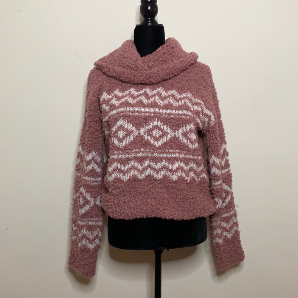 Cute pink sweater size with long sleeves M